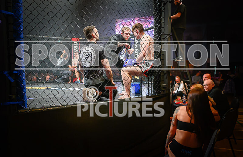 BOUT- 6 - Fin Aitkin v Pharrell Taylor-46 - BOUT 6 - Fin Aitkin v Pharrell Taylor