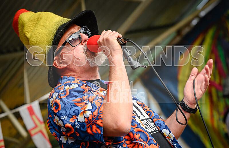 The Bensons-72 - THE BENSONS