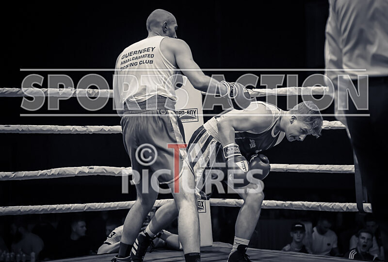 BOUT 9- Cameron Hards v Alex Sanderson-47 - BOUT 9: Cameron Hards v Alex Sanderson