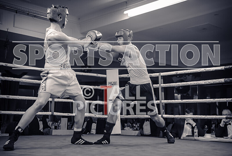 BOUT- 5_Ethan Le Moignan v Adrian Salmonowicz-24 - BOUT 5_Ethan Le Moignan v Adrian Salmonowicz