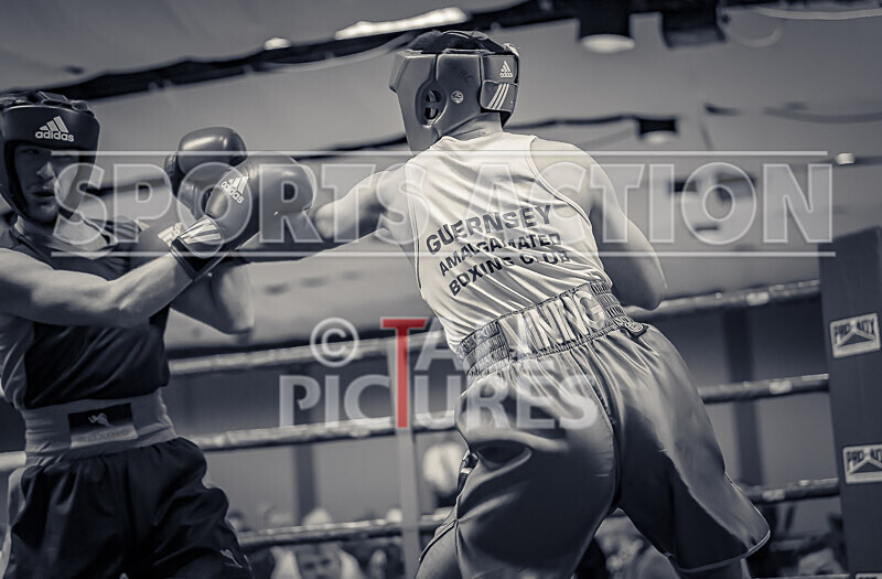 BOUT 4 - Ross Vining v Lewis Oyler-28 - BOUT 4 - Ross Vining v Lewis Oyler