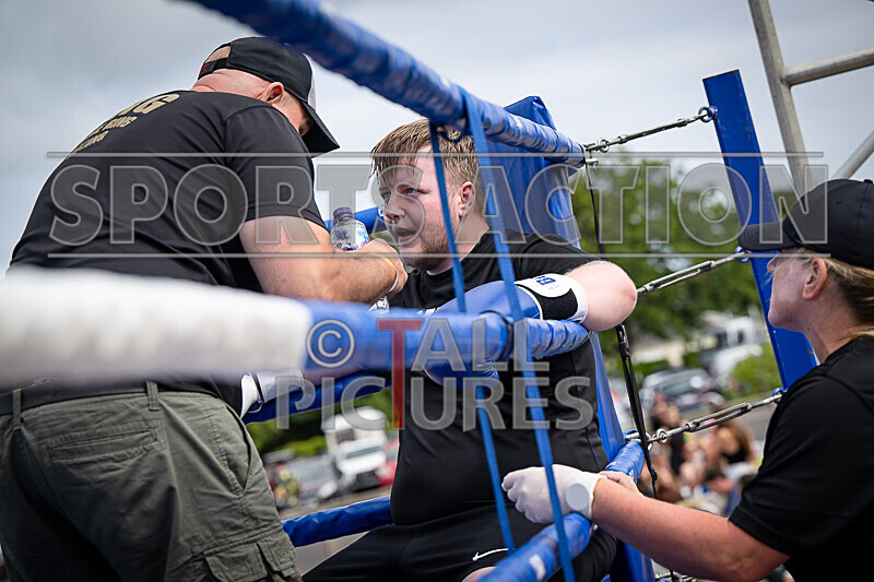 BOUT 4- Rollo 9 and a Half Digits v Tony Foxey Fox-28 - BOUT 4- Rollo '9 and a Half Digits' v Tony 'Foxey' Fox