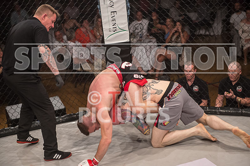 Josh Ozanne v Andrew Reid-32 - BOUT 15