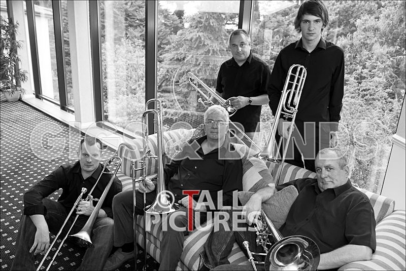Boneheads-24_BW - THE BONEHEADS