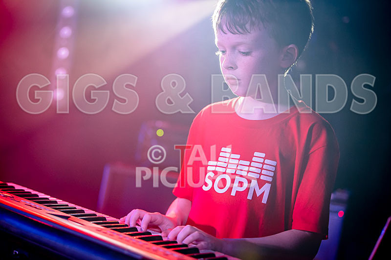 The Minorities-20 - THE MINORITIES