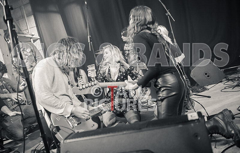 Beach Riot-19 - BEACH RIOT