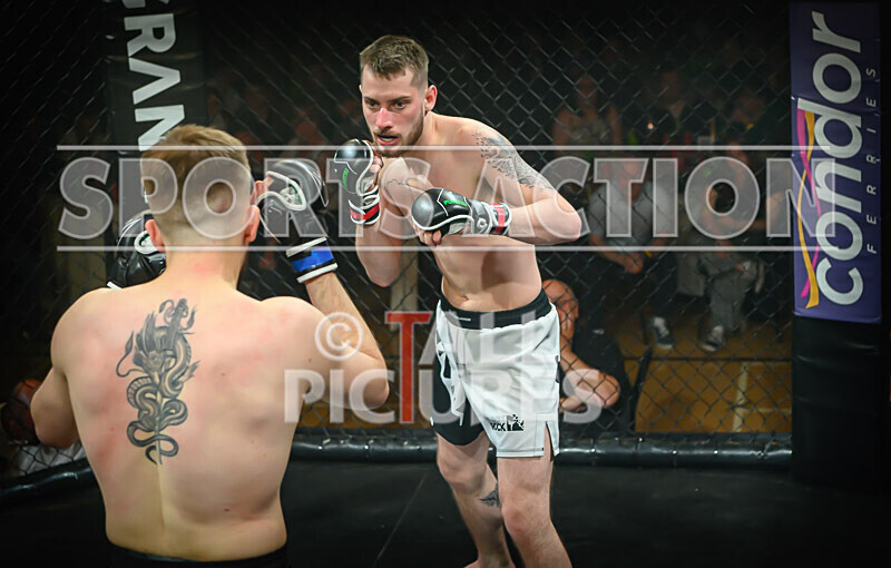 BOUT- 11 - James Jeune v Matt Iwon-25 - BOUT 11 - James Jeune v Matt Iwon