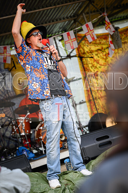 The Bensons-61 - THE BENSONS