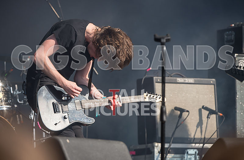 Catfish and the Bottlemen-33 - CATFISH AND THE BOTTLEMEN