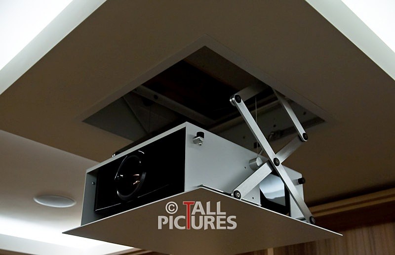 Avolution_Shoot-5-36 - LARGE SCREEN & PROJECTOR