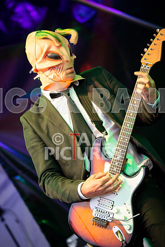 The Bensons-25 - THE BENSONS