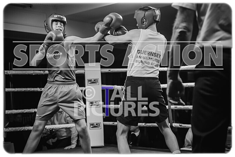 BOUT- 4 - Jacob Jones v Tommy Clark-14 - BOUT: 4 - Jacob Jones v Tommy Clark