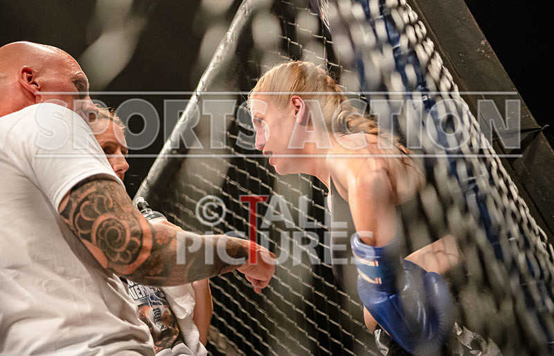 BOUT-7- Carol Crowther v Charise Mourant-23 - BOUT-7 Carol Crowther v Charise Mourant