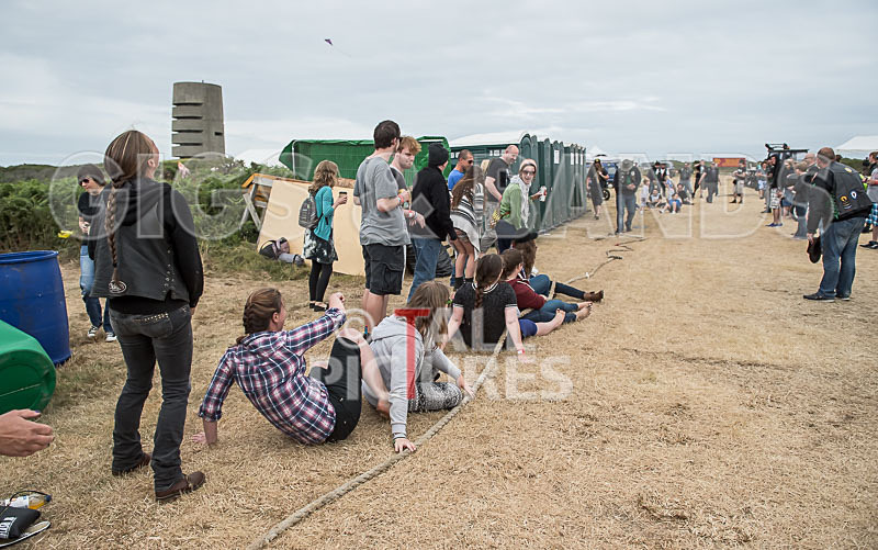 Tug of War_2015-12 - TRIKE, CHILLI & TUG OF WAR
