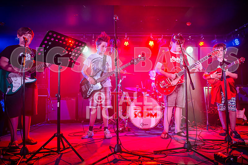 The Minorities-16 - THE MINORITIES