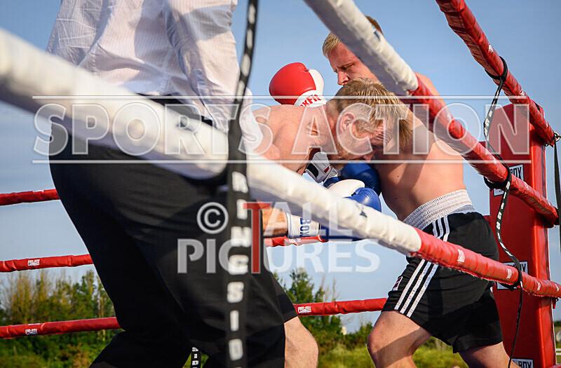 BOUT 8 - Mark Butterwork v Marvelous Modris Kononovs-33 - BOUT 8 - Mark Butterwork v 'Marvelous' Modris Kononovs
