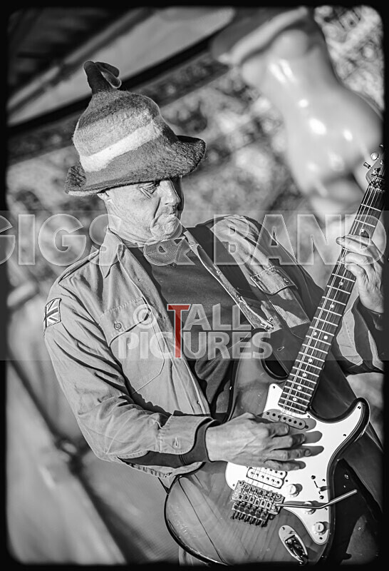 The Bensons-73 - THE BENSONS