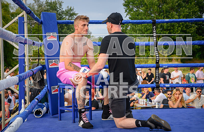 BOUT 11 - Raging Bull Jay Rive v Reece the Bomber Blondel-54 - BOUT 11 - 'Raging Bull' Jay Rive v Reece 'the Bomber' Blondel