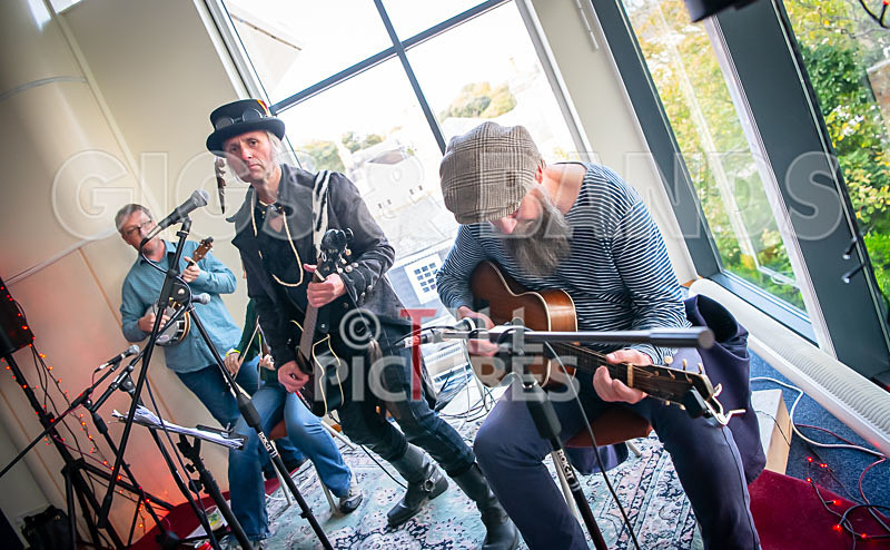 The Crowband-50 - THE ACOUSTIC CAFE