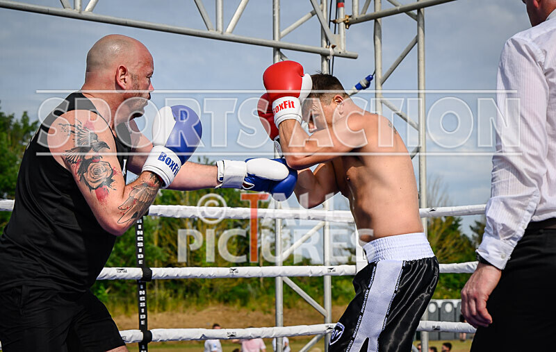BOUT 5 - Martin the Swinger Budge v Wayne the Renegade Ogier-29 - BOUT 5 - Martin 'the Swinger' Budge v Wayne 'the Renegade' Ogier