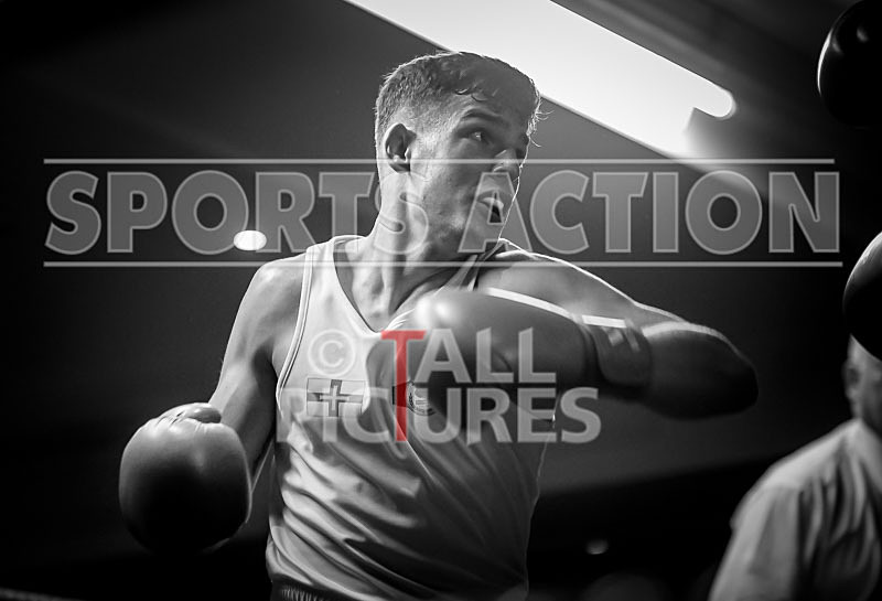 Bout 8_Billy Le Poullain v Philip Price-8 - BOUT 8_Billy Poullain v Phillip Price