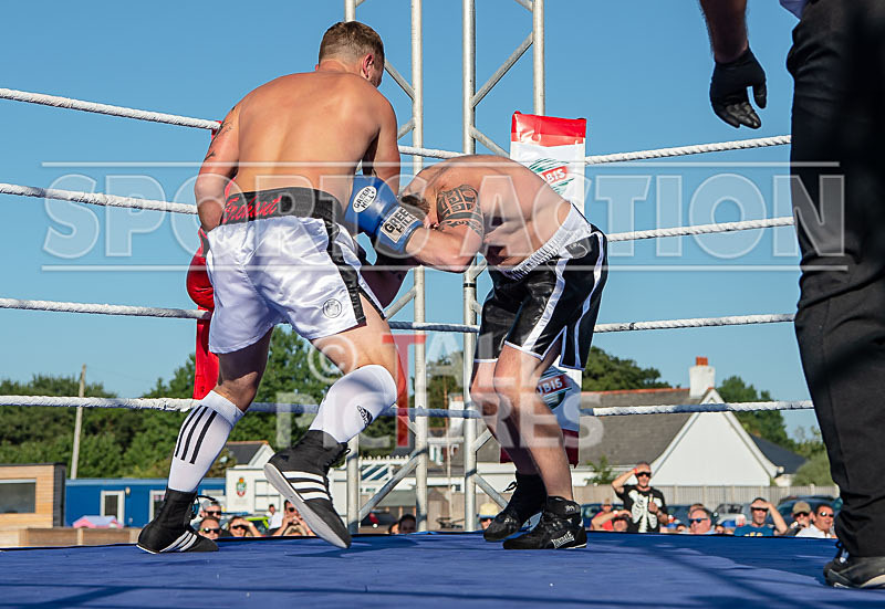 BOUT-3- Simon The Machine March v Rob The Brutal Brehaut-16 - BOUT-3 Simon 'The Machine' March v Rob 'The Brutal' Brehaut