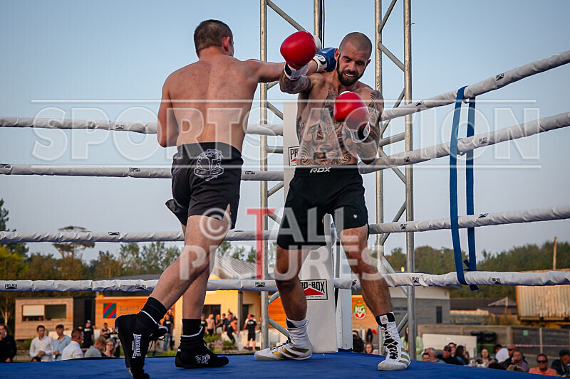BOUT 14 - Koen -Kraken- Le Prevost v Lewis Bourgaize-30 - BOUT 14 - Koen 'Kraken' Le Prevost v Lewis Bourgaize