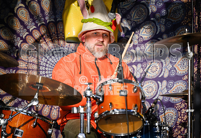 The Bensons-84 - THE BENSONS