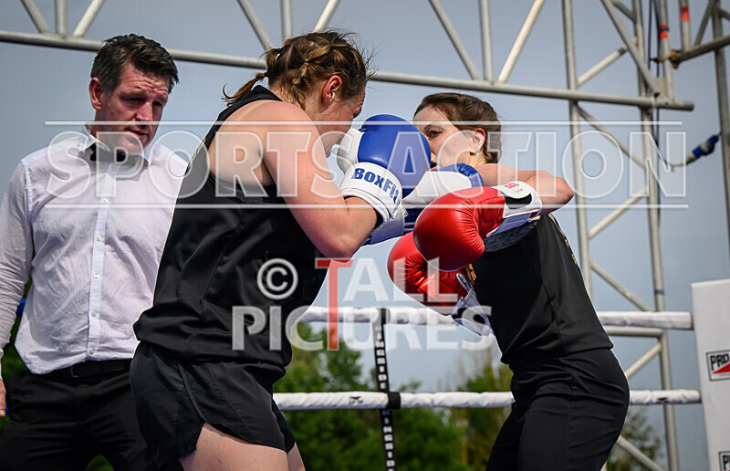 BOUT 1 - Emma the Mentalist Martin v Joanna the Hammer Wheatley-29 - BOUT 1 - Emma 'the Mentalist' Martin v Joanna 'the Hammer' Wheatley