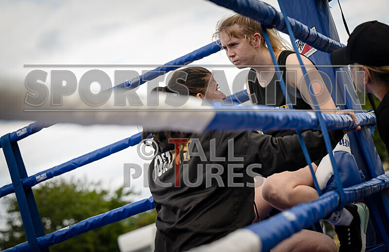 BOUT 9- Lauren Thunder Damage Hallett v Dee the Machine Marsden-20 - BOUT 9- Lauren 'Thunder Damage' Hallett v Dee 'the Machine' Marsden