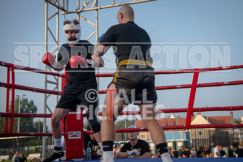 BOUT 12 - Ruairi -the Real Deal- ONeill v Jaques -Sharky- Colley-24 - BOUT 12 - Ruairi 'the Real Deal' O'Neill v Jaques 'Sharky' Colley