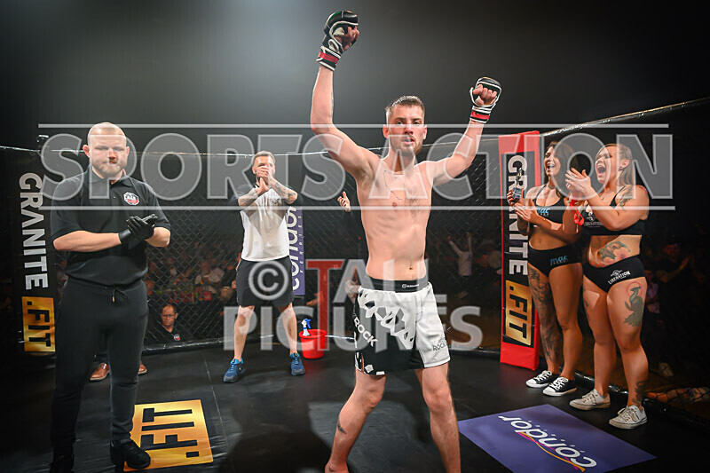 BOUT- 11 - James Jeune v Matt Iwon-66 - BOUT 11 - James Jeune v Matt Iwon