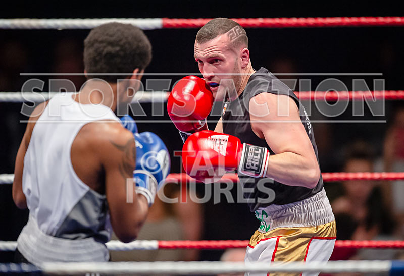 BOUT-18 - Jimmy Lesbirel v Byron Morris-23 - BOUT-18 - Jimmy Lesbirel v Byron Morris