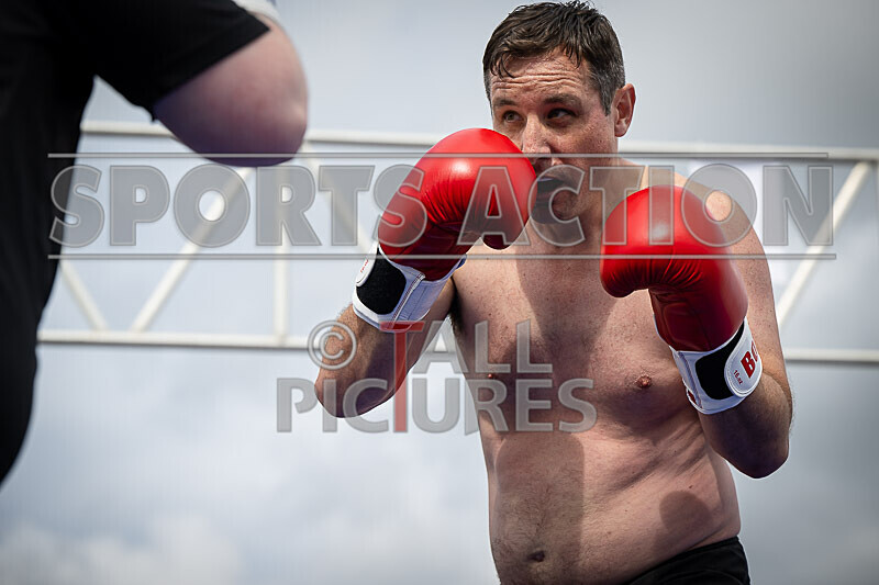 BOUT 4- Rollo 9 and a Half Digits v Tony Foxey Fox-37 - BOUT 4- Rollo '9 and a Half Digits' v Tony 'Foxey' Fox