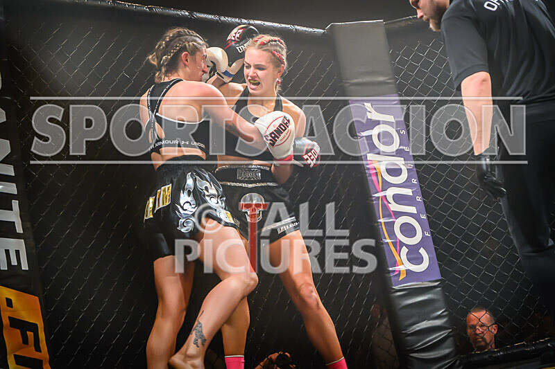 BOUT- 9 - Laura Douglas v Georgia Blumsom-22 - BOUT 9 - Laura Douglas v Georgia Blumsom