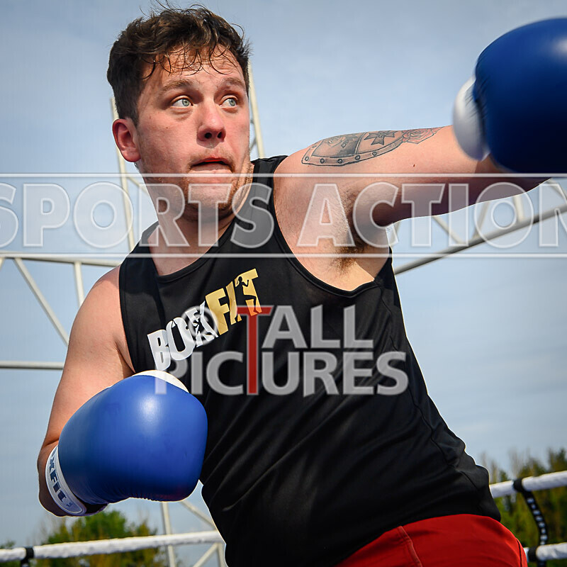 BOUT 4 - Sam Kamikazae Kissack v Charlie White-18 - BOUT 4 - Sam 'Kamikazae' Kissack v Charlie White