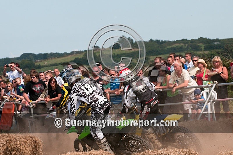 Hogwash_09-23 - HOGWASH 2009 - SCENE