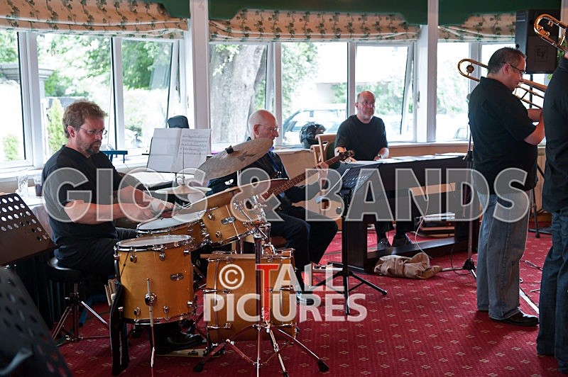 Boneheads-32 - THE BONEHEADS
