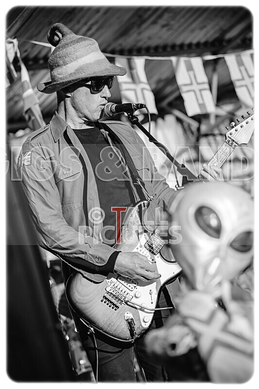 The Bensons-69 - THE BENSONS