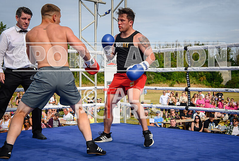 BOUT 4 - Sam Kamikazae Kissack v Charlie White-31 - BOUT 4 - Sam 'Kamikazae' Kissack v Charlie White