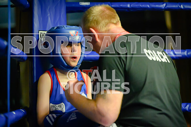 BOUT- 2 - Leon Watson v Callum Cain-32 - BOUT 2 - Leon Watson v Callum Cain