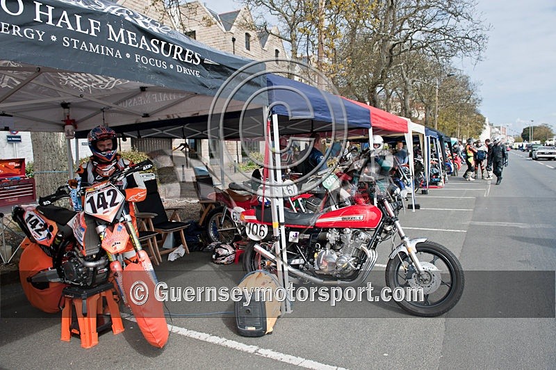 Hill Scene_2010-4 - BIKES 2010-05-03