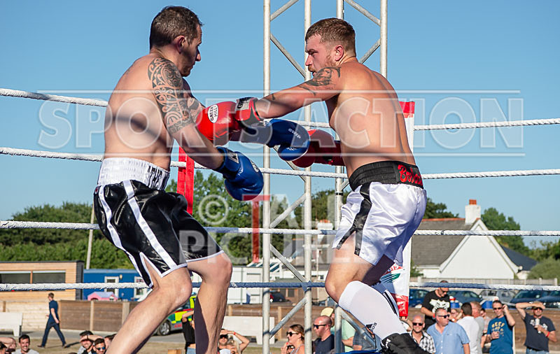 BOUT-3- Simon The Machine March v Rob The Brutal Brehaut-28 - BOUT-3 Simon 'The Machine' March v Rob 'The Brutal' Brehaut