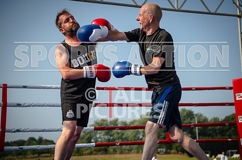 BOUT 2 - Steve -The Stoat- Ozanne v Alan -Dinosaur- Donaldson-13 - BOUT 2 - Steve 'The Stoat' Ozanne v Alan 'Dinosaur' Donaldson