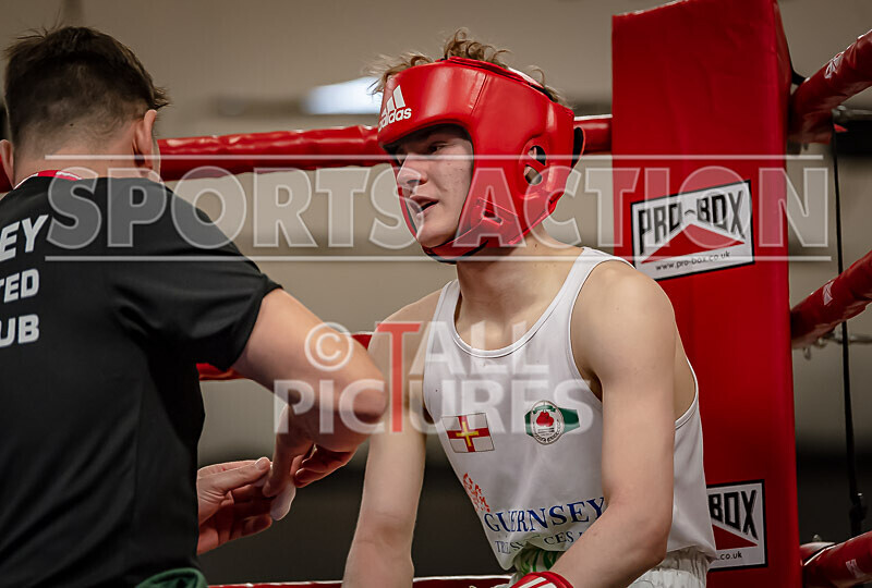 BOUT 3 - Arnie Watson v Curtis Jehu-14 - BOUT 3 - Arnie Watson v Curtis Jehu