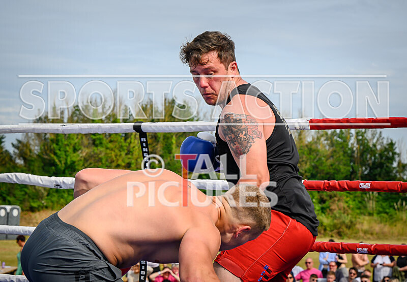 BOUT 4 - Sam Kamikazae Kissack v Charlie White-11 - BOUT 4 - Sam 'Kamikazae' Kissack v Charlie White
