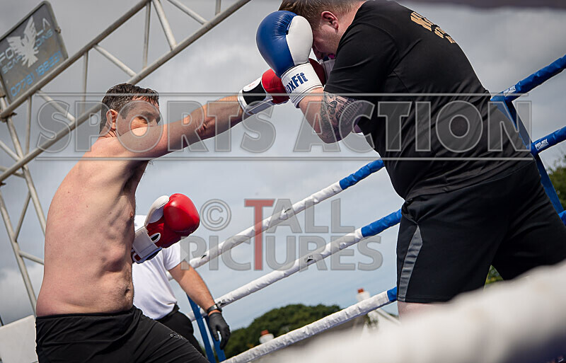 BOUT 4- Rollo 9 and a Half Digits v Tony Foxey Fox-42 - BOUT 4- Rollo '9 and a Half Digits' v Tony 'Foxey' Fox