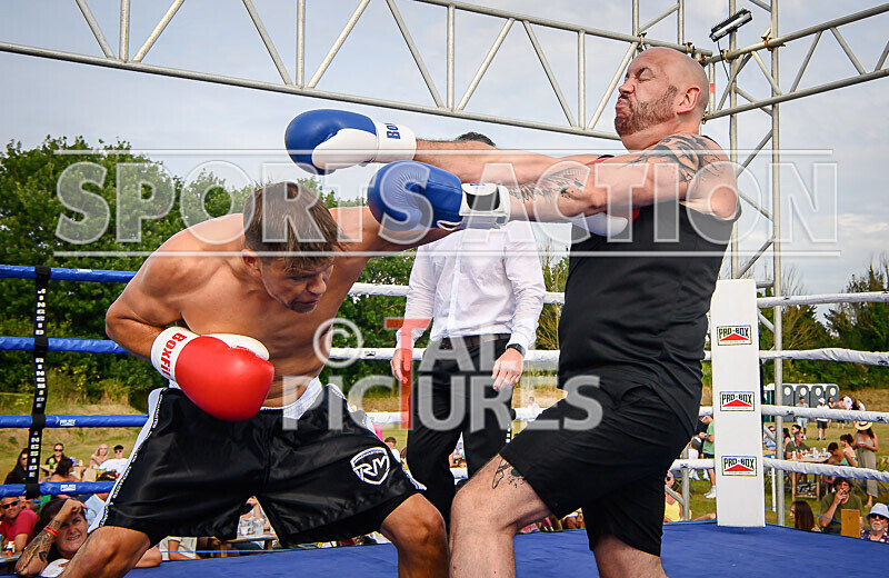BOUT 5 - Martin the Swinger Budge v Wayne the Renegade Ogier-36 - BOUT 5 - Martin 'the Swinger' Budge v Wayne 'the Renegade' Ogier