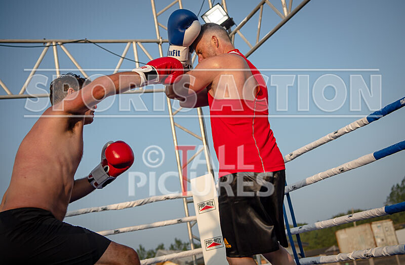 BOUT 11 - Rolo -9 and a Half Digits De Saumarez v Darren -the Executio - BOUT 11 - Rollo '9 and a Half Digits' De Saumarez v Darren 'the Executioner' Etasse