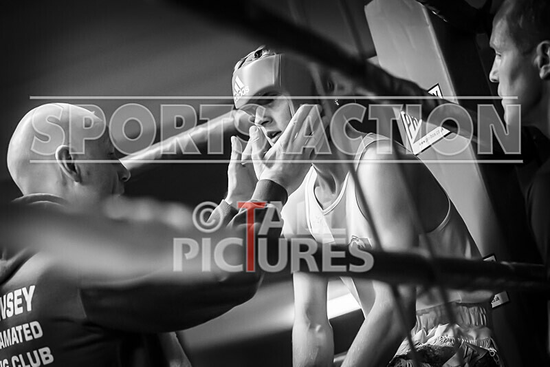 BOUT- 5 - Arnie Watson v Ryan Henry-20 - BOUT 5 - Arnie Watson v Ryan Henry